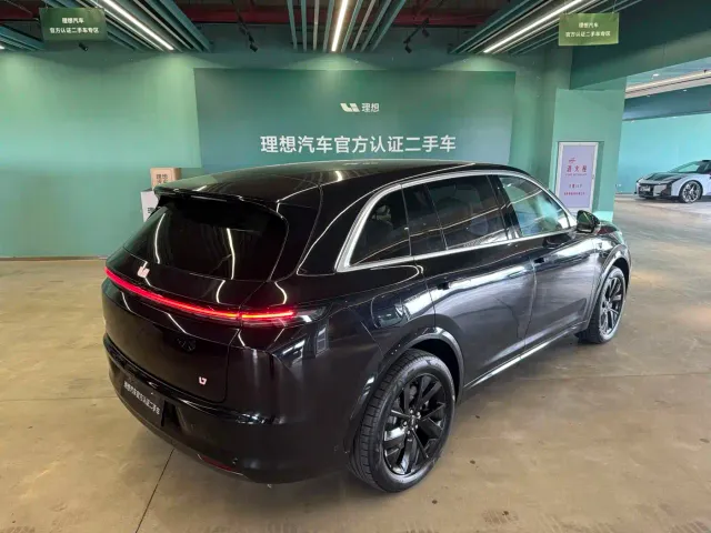 Li Auto L7 — Фото автомобиля 12