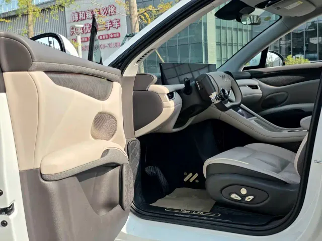 IM Motors LS6 — Фото автомобиля 9