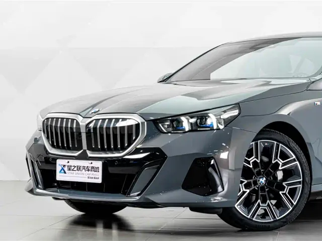 BMW 5 Series — Фото автомобиля 3