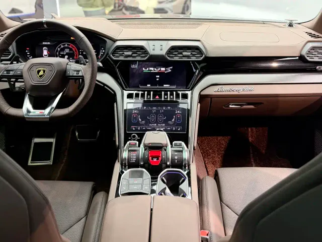 Lamborghini Urus — Фото автомобиля 6