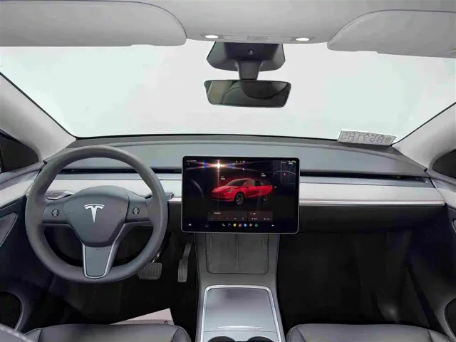 Tesla Model Y — Фото автомобиля 6