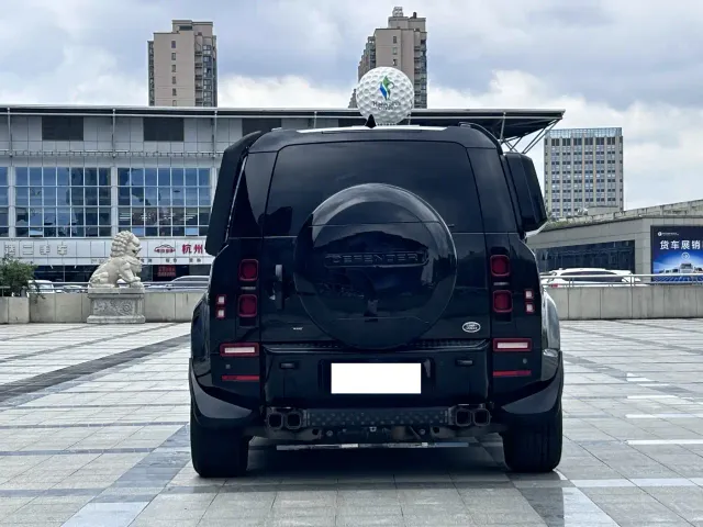 Land Rover Defender — Фото автомобиля 7