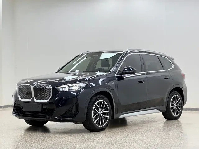 Фотография автомобиля — BMW iX1