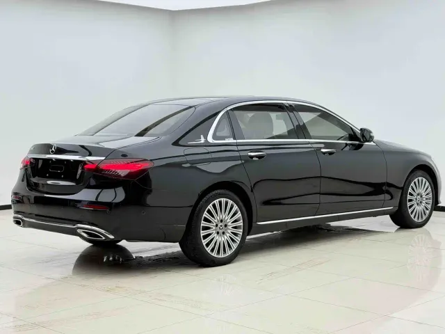 Mercedes-Benz E-Class — Фото автомобиля 9
