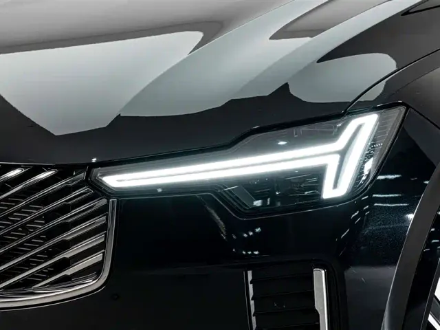 Volvo XC90 — Фото автомобиля 4