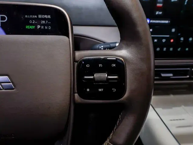 Li Auto MEGA — Фото автомобиля 30