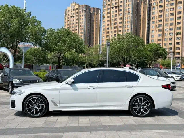 BMW 5 Series — Фото автомобиля 5