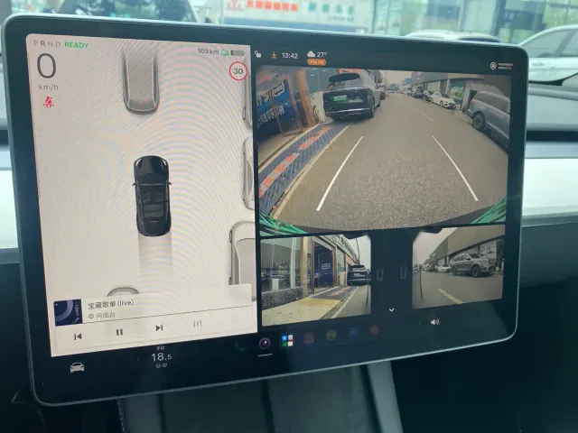 Tesla Model Y — Фото автомобиля 16