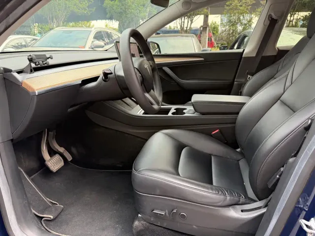 Tesla Model Y — Фото автомобиля 3