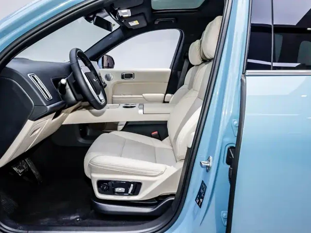 Li Auto L7 — Фото автомобиля 9