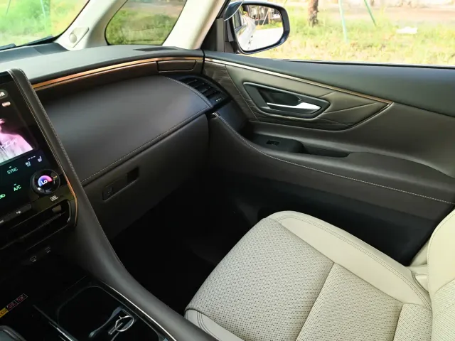 Toyota Alphard — Фото автомобиля 22