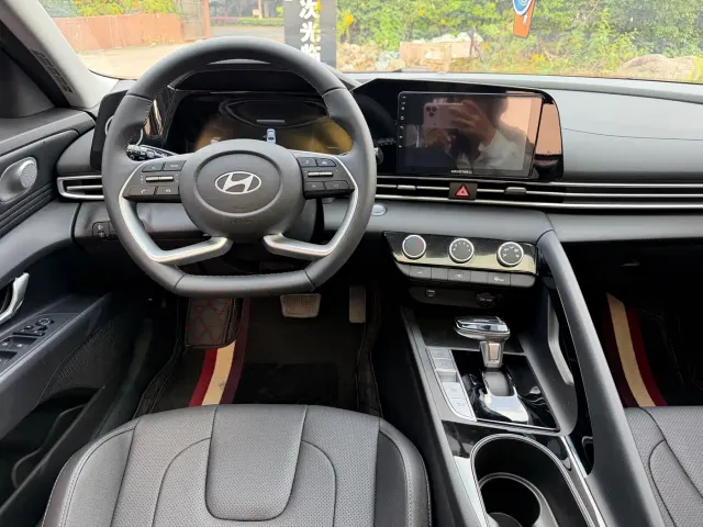 Hyundai Elantra — Фото автомобиля 11