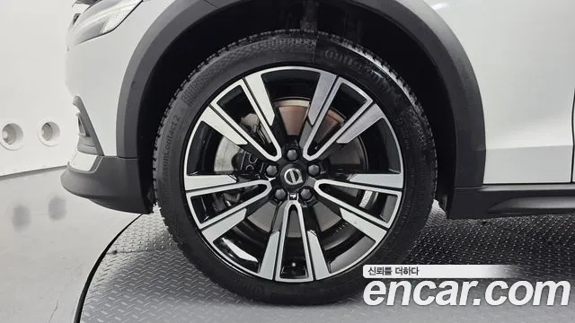 Вольво V60 V60 Cross Country 2 поколение B5 Ultimate AWD — Фото автомобиля 3