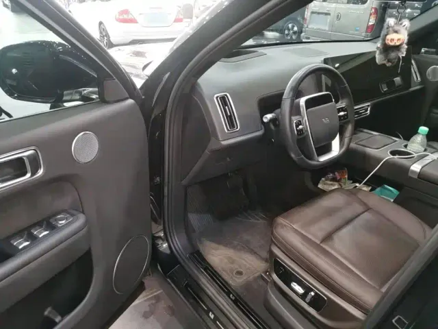 Li Auto L8 — Фото автомобиля 12
