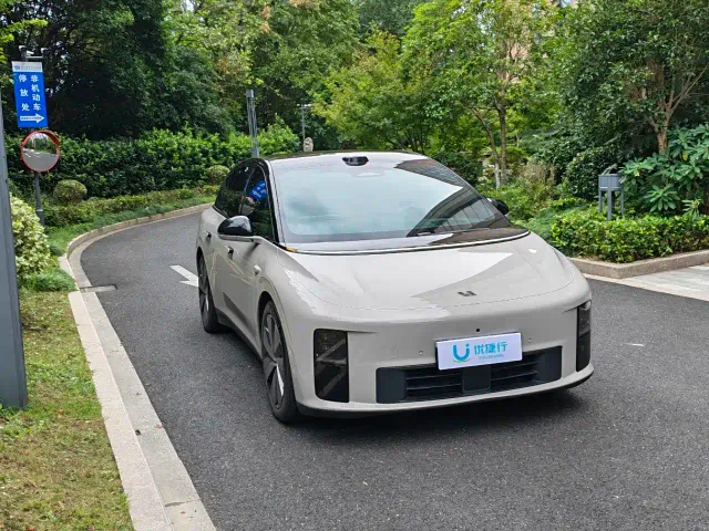 Li Auto i6 — Фото автомобиля 3