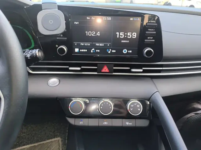 Hyundai Elantra — Фото автомобиля 12