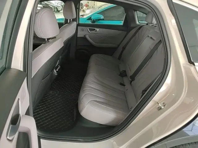 Roewe M7 DMH — Фото автомобиля 16