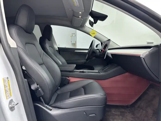 Tesla Model Y — Фото автомобиля 12