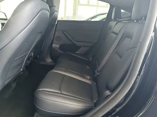 Tesla Model Y — Фото автомобиля 16