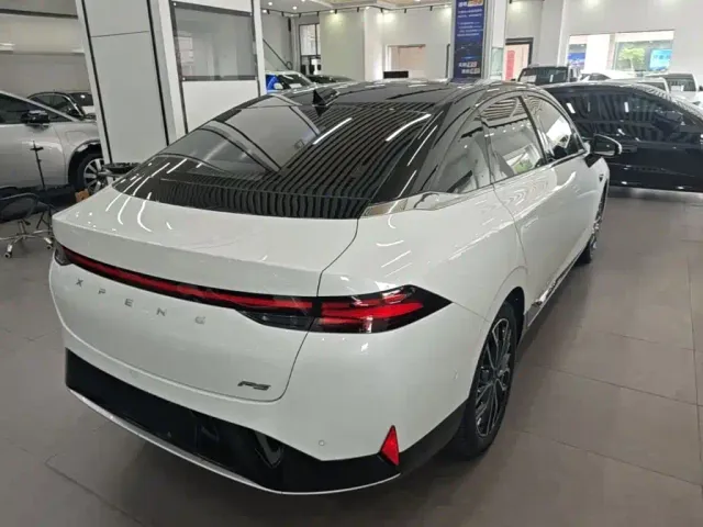 Xpeng P5 — Фото автомобиля 6