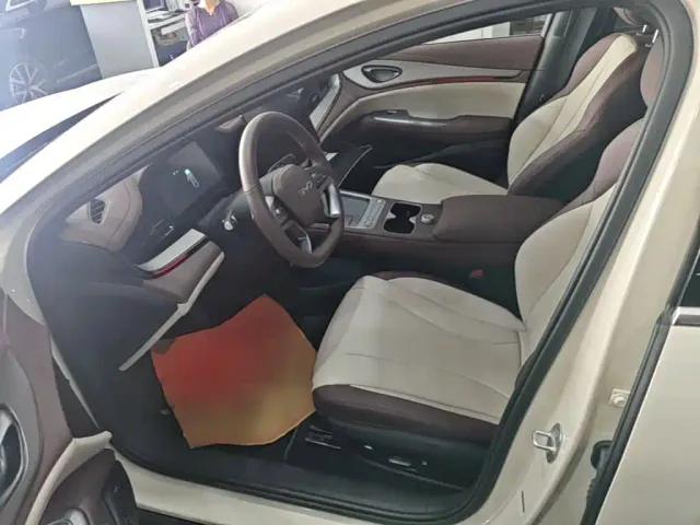 BYD Seal 07 DM-i — Фото автомобиля 14