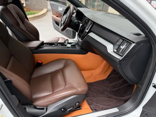 Volvo S60 — Фото автомобиля 4