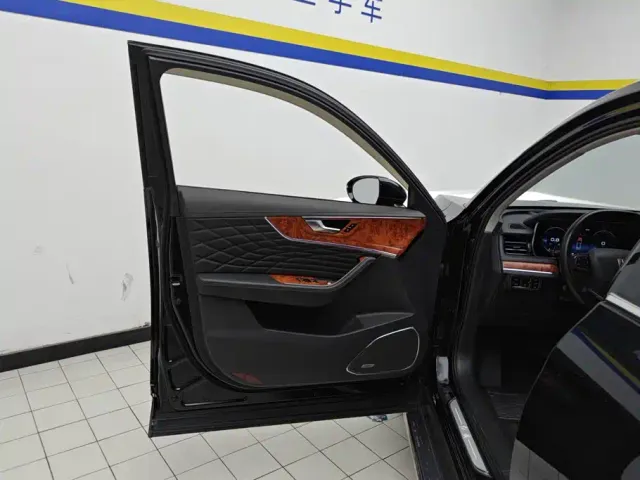 Hongqi HS5 — Фото автомобиля 7