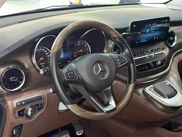 Mercedes-Benz V-Class — Фото автомобиля 21