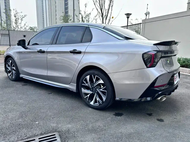 Lynk & Co 03 — Фото автомобиля 24