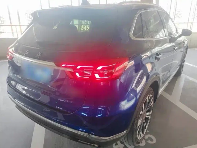 Hongqi HS5 — Фото автомобиля 24