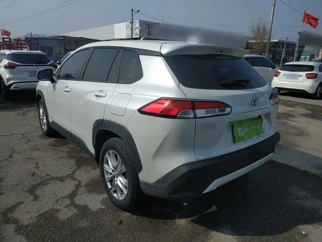 Toyota Corolla Cross — Фото автомобиля 4