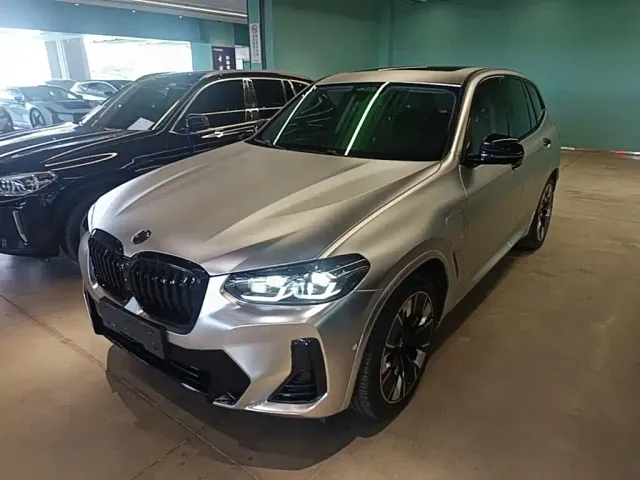 Фотография автомобиля — BMW iX3