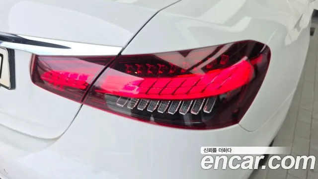 Mercedes-Benz E-Class — Фото автомобиля 18