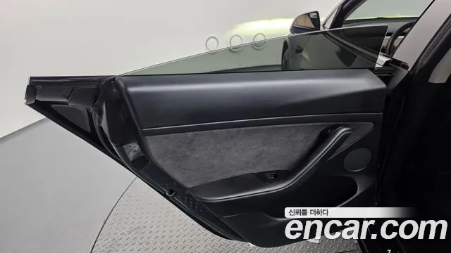 Tesla Model 3 — Фото автомобиля 14