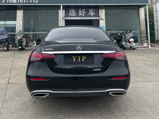 Mercedes-Benz E-Class — Фото автомобиля 4