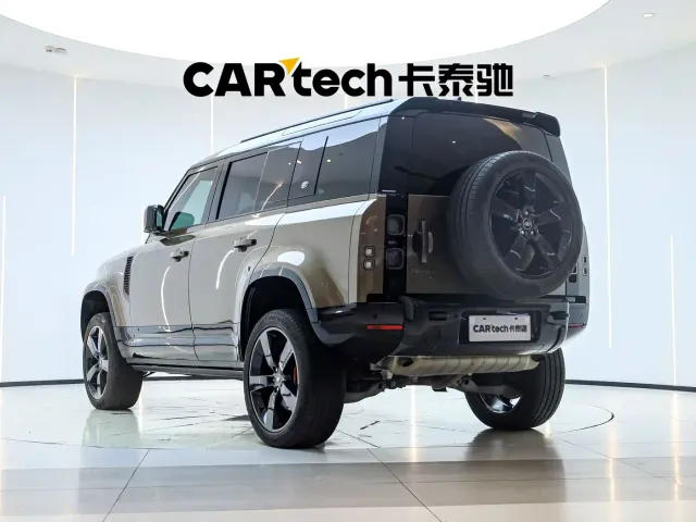 Land Rover Defender — Фото автомобиля 7