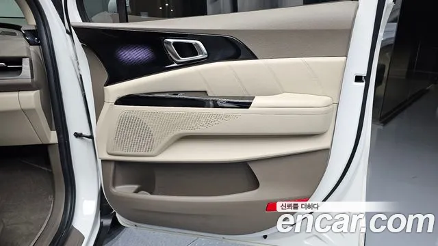 Kia Carnival Generation 4 — Фото автомобиля 14