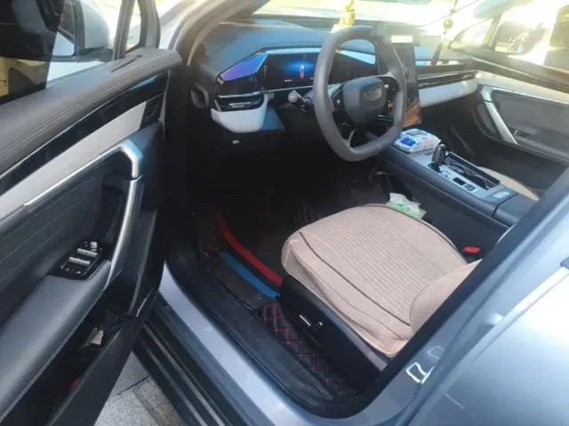 Geely Boyue L — Фото автомобиля 17
