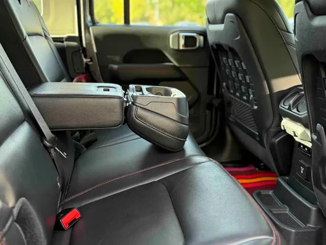 Jeep Wrangler — Фото автомобиля 11
