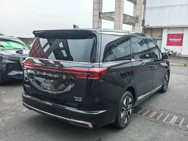 JAC Refine RF8 PHEV — Фото автомобиля 4
