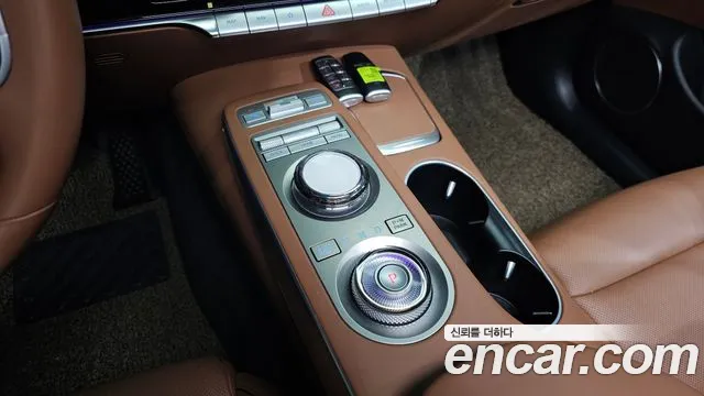 Genesis GV70 — Фото автомобиля 12