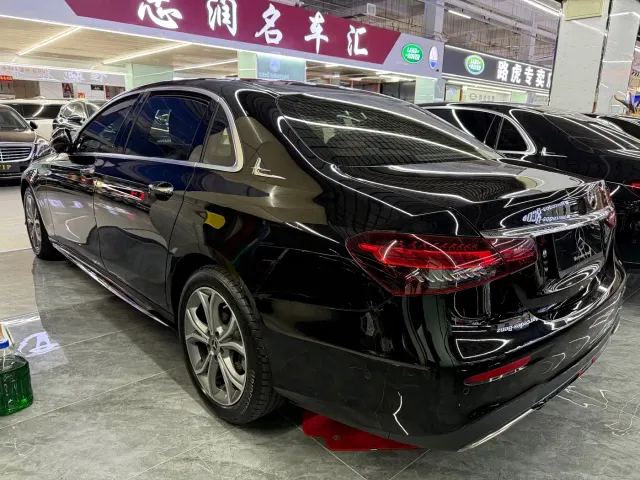 Mercedes-Benz E-Class — Фото автомобиля 6