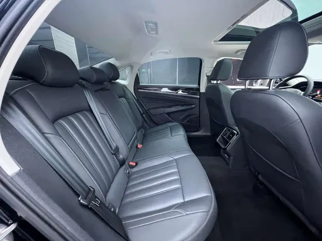 Volkswagen Passat — Фото автомобиля 14