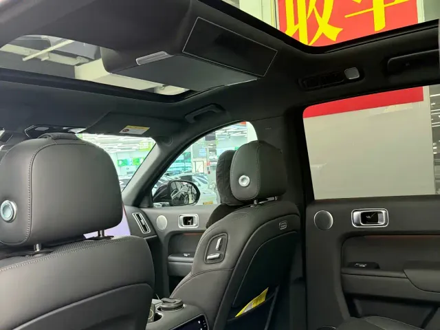 Li Auto L8 — Фото автомобиля 13