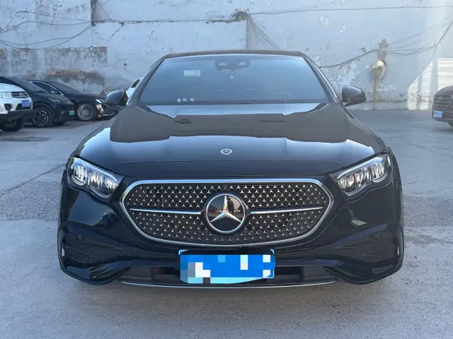 Mercedes-Benz E-Class — Фото автомобиля 2