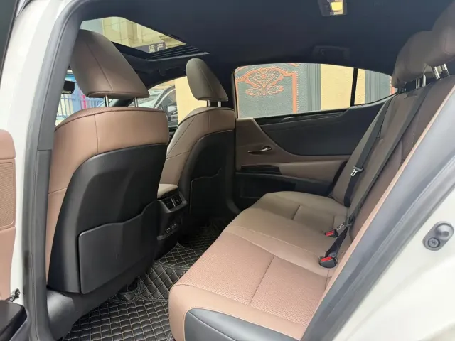 Lexus ES — Фото автомобиля 6