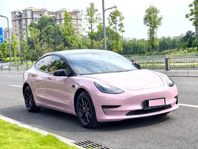Tesla Model 3 — Фото автомобиля 2