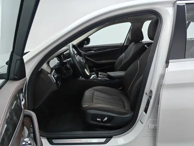 BMW 5 Series — Фото автомобиля 10