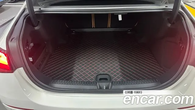 Mercedes-Benz E-Class — Фото автомобиля 12
