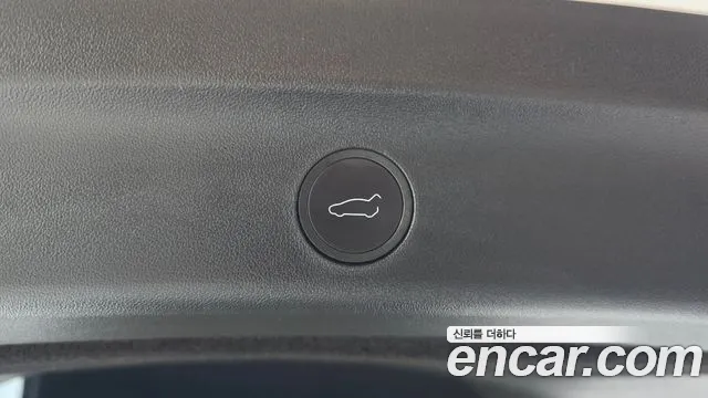 Tesla Model Y — Фото автомобиля 15